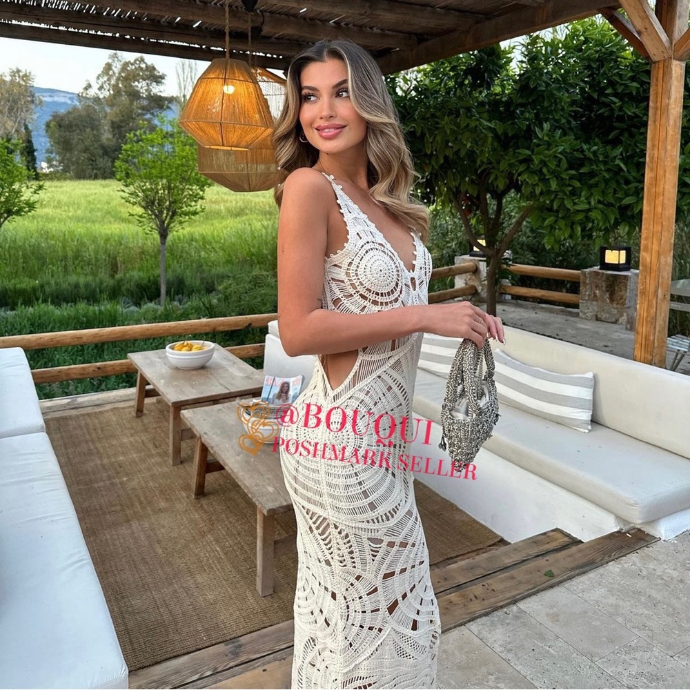 BLOGGERS FAV CUT OUT SIDE CROCHETED DRESS - Picture 7 of 9